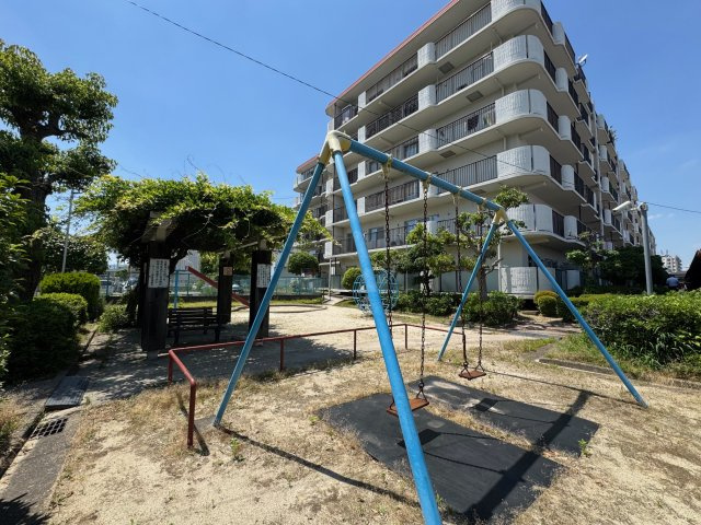マンハイム奈良の外観|公園もありますよ(^^)/　子供達の遊び場や交流の場として!(^^)!