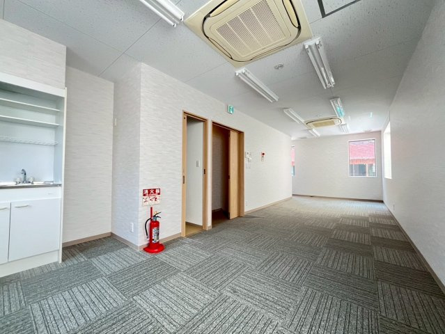 平田町３丁目店舗事務所の内装