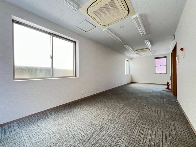 平田町３丁目店舗事務所の内装