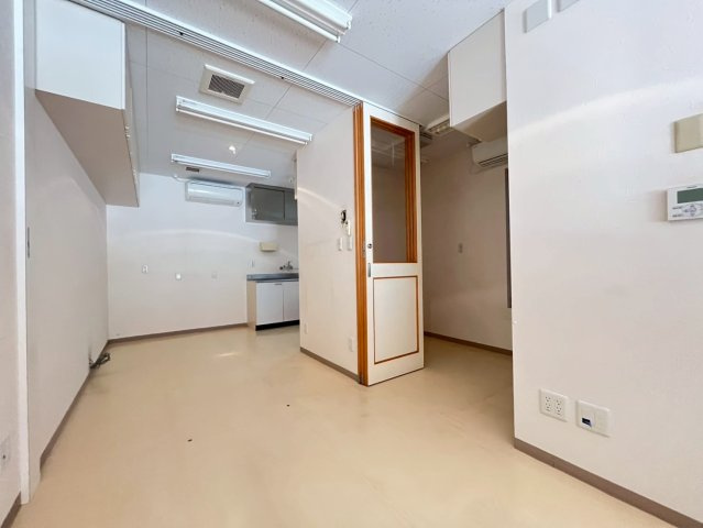 平田町３丁目店舗事務所の内装