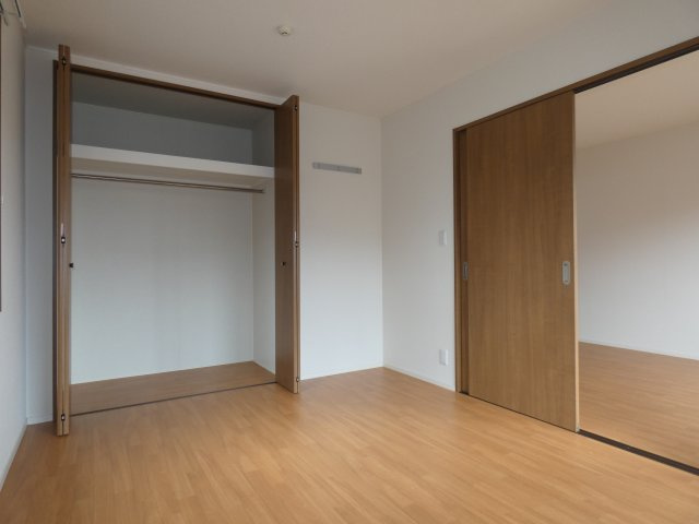 【内装】 | 6.7帖の寝室です。
