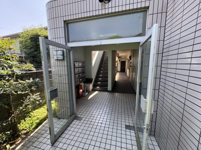 エスケーマンションのエントランス