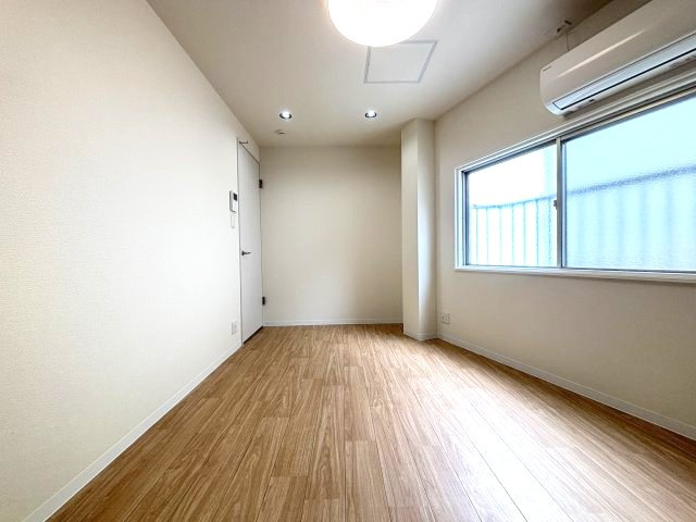 ハイツまほろばの洋室