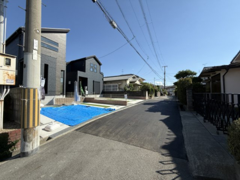 GRAFARE堺市堀上緑町2期　1号棟の前面道路含む現地写真
