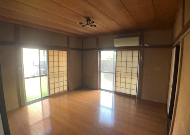 【浴室】 | 入浴時の快適さも大事なことですが、綺麗な状態を維持できなければ気持ちよく入浴できません。毎日の掃除が楽という点は大事なポイントになります！カビが生えにくく掃除がしやすい、壁や浴槽を選ぶといいでしょう。