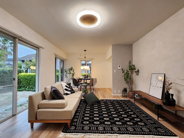 【居間・リビング】 | 新宮町湊坂六丁目　中古戸建☆仲介手数料無料☆