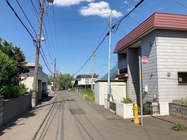 西区西野6-4の周辺|現地、前面道路の様子