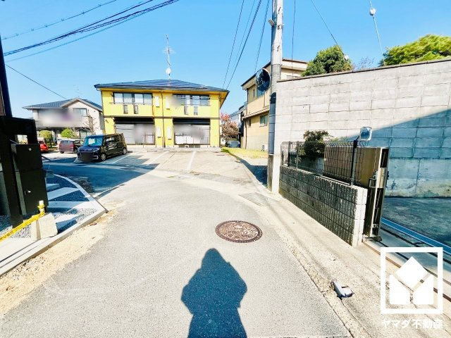 久御山町佐山双置　24-1期　1号棟の前面道路含む現地写真