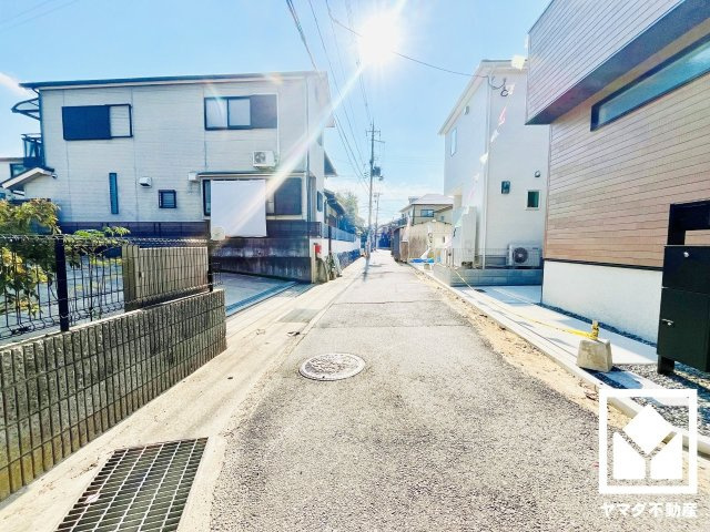 久御山町佐山双置　24-1期　1号棟の前面道路含む現地写真