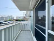 さいたま市緑区大字中尾のアパートのバルコニー