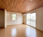 さいたま市緑区大字中尾のアパートの居間・リビング