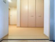 さいたま市緑区大字中尾のアパートの玄関