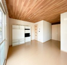 さいたま市緑区大字中尾のアパートの居間・リビング