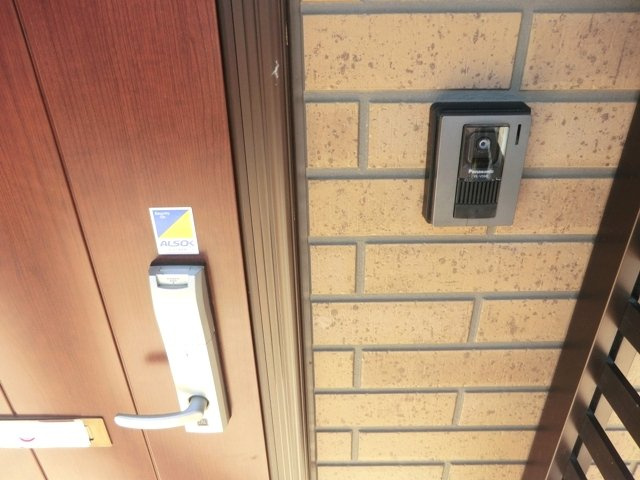ＳＡＫＵＲＡ　Ｈｉｌｌｓ　Ｃ棟の玄関|★カードキー仕様・ＴＶモニターホン完備です。★