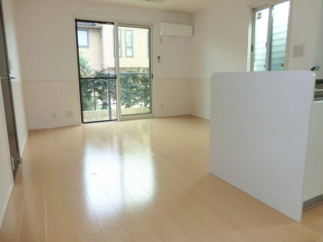 ＳＡＫＵＲＡ　Ｈｉｌｌｓ　Ｃ棟の居間・リビング|★南西角部屋！明るい日差しが入る１３帖のリビング・ダイニングです。★