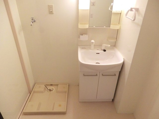 ＳＡＫＵＲＡ　Ｈｉｌｌｓ　Ｃ棟の洗面所|★シャワー水栓型洗面台＆室内洗濯機置場あり。★