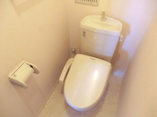 ＳＡＫＵＲＡ　Ｈｉｌｌｓ　Ｃ棟のトイレ|★温水洗浄便座付きです。★