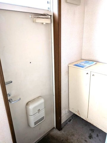 習志野市実籾４丁目のアパートの玄関