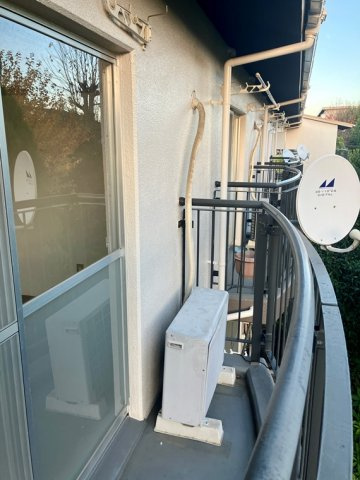 かやのき団地５号棟のバルコニー