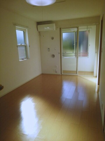 ニューシティ下堀Ⅰの居間・リビング|こちらのリビングで趣味の時間をお楽しみください