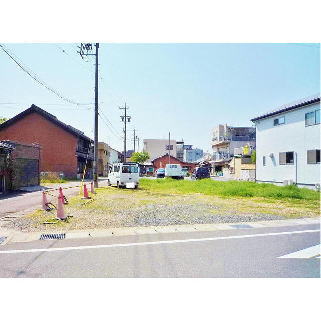 岐阜市加納東陽町の駐車場の駐車場