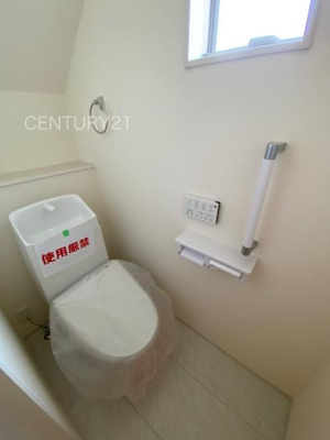 【トイレ】 | 第3前橋青柳 1号棟 | １階トレイです。
温水シャワー洗浄機能付きです。
手摺り付きです。