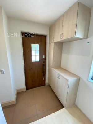 【玄関】 | 第3前橋青柳 1号棟 | シューズボックス付きの玄関です。
上部も収納付きで多くの収納が可能です。