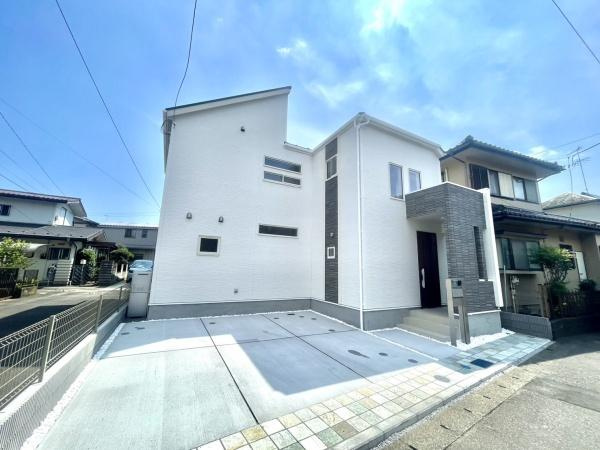 横浜市泉区和泉中央北１丁目の新築一戸建の外観|堂々と完成しました！いつでもご案内可能です！
お車でご自宅まで送迎承ります。