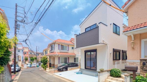 横浜市鶴見区上の宮２丁目の新築一戸建の前面道路含む現地写真|車通りが少ない為、小さなお子様にも安心です。
是非一度、現地へ起こしください。

