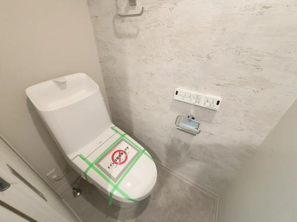 ボン・ファミリエ宮崎台のトイレ|落ち着いた色合いのトイレは、保温・洗浄機能付きです。
