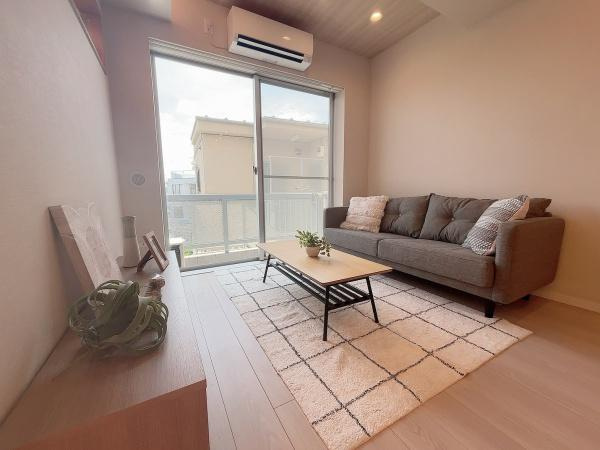 ボン・ファミリエ宮崎台の居間・リビング|窓からの日差し・風・すべてが心地よくゆったりとした時間を過ごせます♪