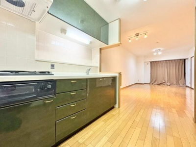【キッチン】 | APAガーデンコート鳳西弐番館 | ご家族みんなで調理ができる位のスペースを実現したキッチン空間となっております。みんなで作った料理を召し上がりながらの会話は至福のひとときになるはずです♪