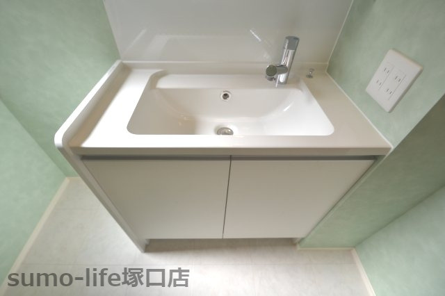 SOLEADO塚口の独立洗面台