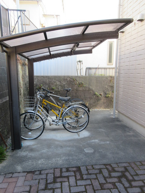 メルヴェーユのその他共用部分|屋根付き敷地内駐輪場♪