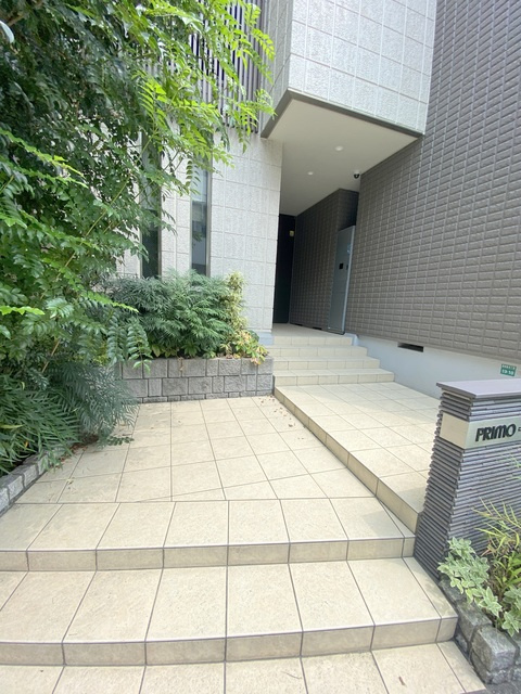 プリモ池袋のエントランス