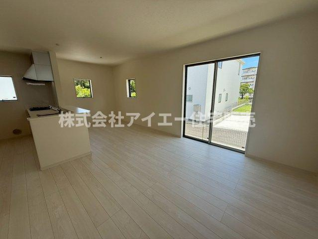 ■■　南城市知念久手堅－2号棟（全５棟）の居間・リビング|ゆったりとしたリビングです