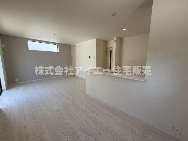 ■■　南城市知念久手堅－2号棟（全５棟）の居間・リビング|ゆったりとした居間です