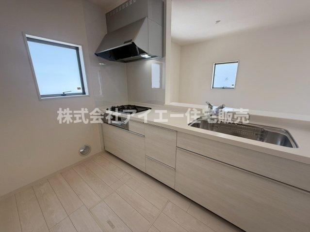 ■■　南城市知念久手堅－2号棟（全５棟）のキッチン|きれいなキッチンです