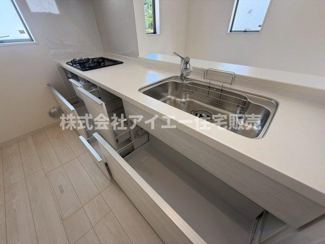 ■■　南城市知念久手堅－2号棟（全５棟）のキッチン|キッチンでお料理をお楽しみください