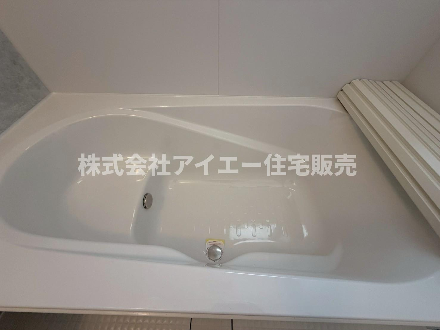 ■■　南城市知念久手堅－2号棟（全５棟）の浴室|落ち着いた空間のお風呂です