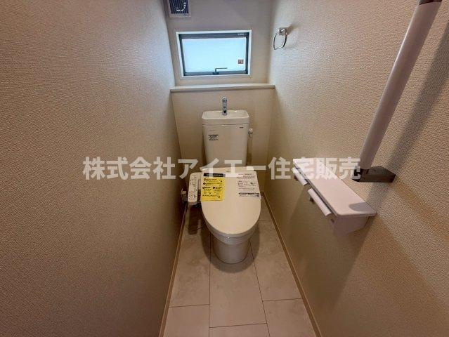 ■■　南城市知念久手堅－2号棟（全５棟）のトイレ|落ち着いた色調のトイレです