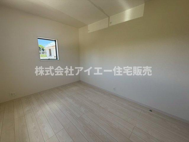 ■■　南城市知念久手堅－2号棟（全５棟）の洋室|明るい洋室です