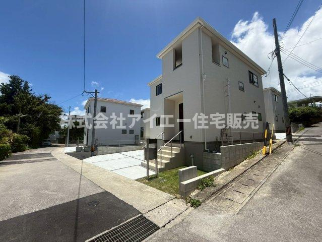 ■■　南城市知念久手堅－2号棟（全５棟）の前面道路含む現地写真|前面道路含む現地写真です