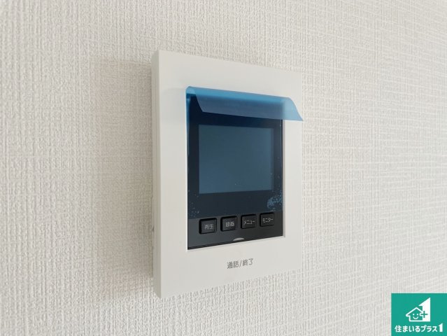 京都市北区西賀茂蟹ケ坂町　第1期　新築一戸建ての防犯設備|カラーモニターインターホン！声だけでなく来訪者の姿や顔がモニターで確認できるので、小さなお子様がいらっしゃるご家庭でも安心できます！