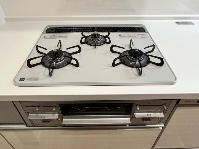 天城通3丁目中古戸建のキッチン|ガラストップコンロ