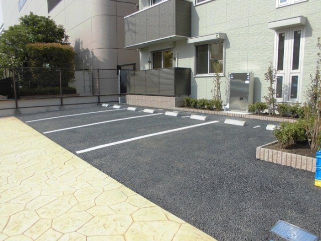 グラードの駐車場