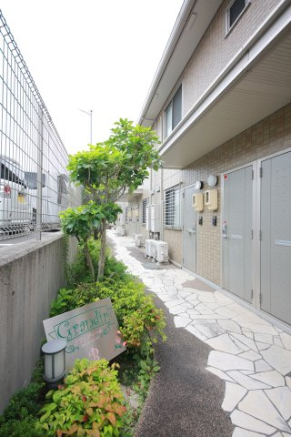 グランディールBの庭