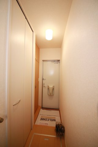 グランディールBの玄関