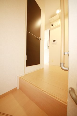 グランディールBの玄関