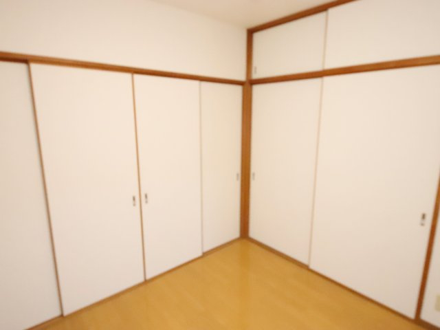 ラウレア生駒の洋室